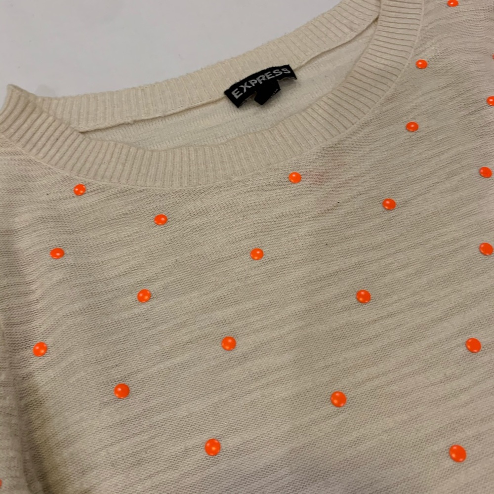 Express• Long sleeve beige top